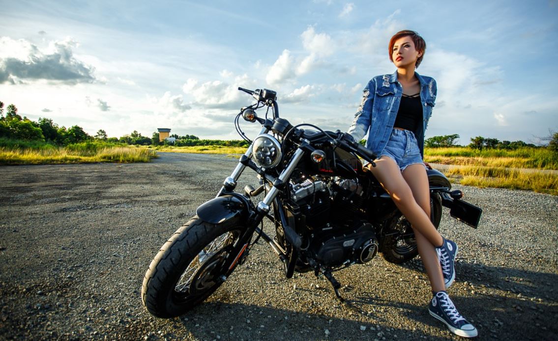 motorka a dívka